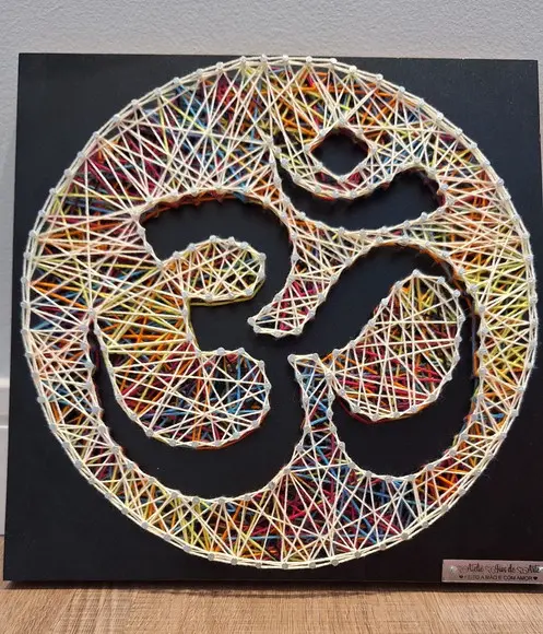 Quadro Om em String Art Pronta Entrega