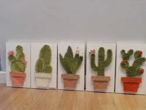 Quadro Quinteto de Cactos em String Art