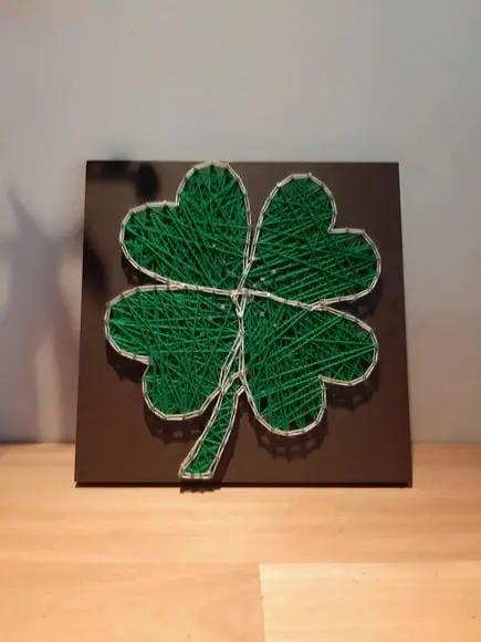 Trevo de 4 folhas em String Art