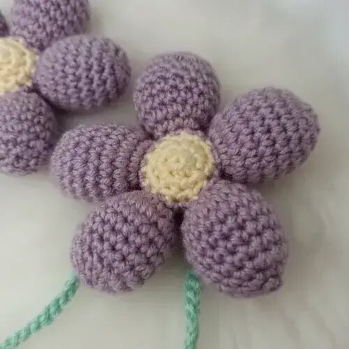 Prendedor de Cortina Crochê Amigurumi Flor