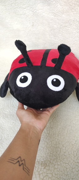 Almofada Joaninha de Pelúcia
