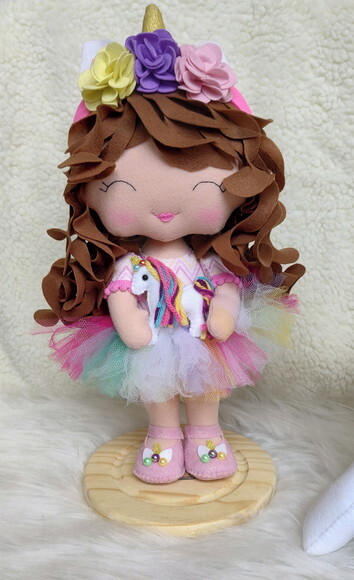 kit Boneca cabelo ondulado e Unicórnio  pra Decoração