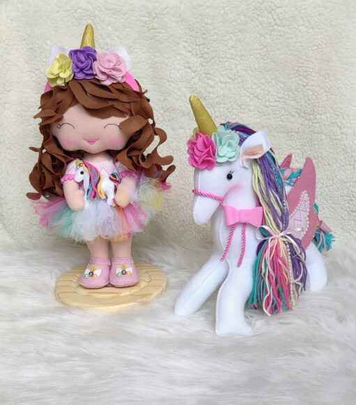 kit Boneca cabelo ondulado e Unicórnio  pra Decoração
