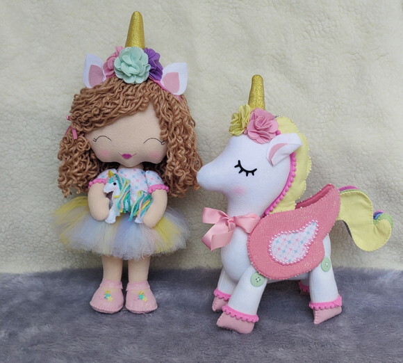 Kit Decoração Boneca e Unicórnio de Feltro