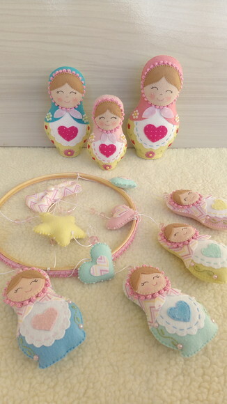 Kit trio de Boneca e Mobile de Berço Matrioska