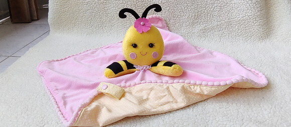 Kit Naninha e Pelúcia Abelhinha Decoração