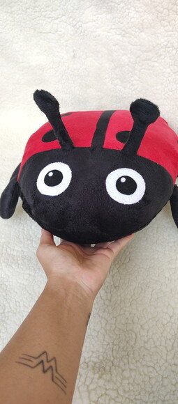 Almofada Joaninha de Pelúcia