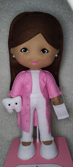 Boneca Dentista Personazada de Feltro