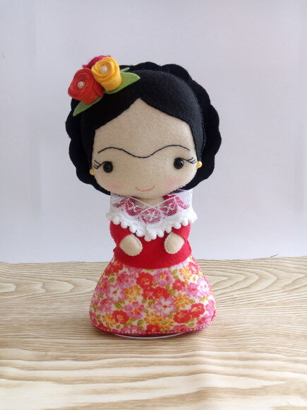 Boneca Frida Kahlo de Feltro