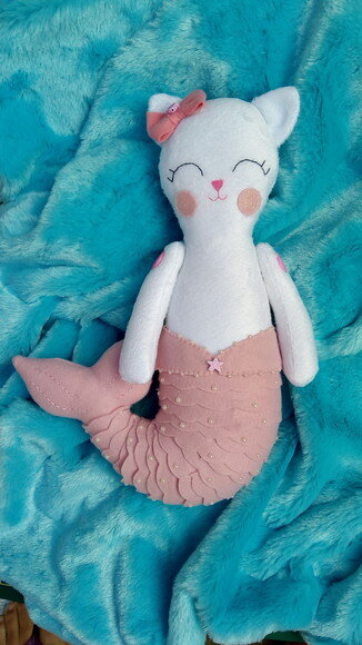 Decoração Gato Sereia de pelúcia e feltro