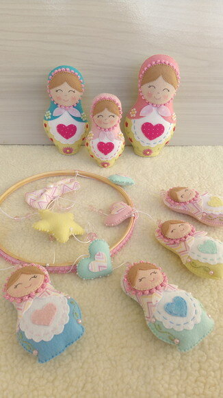 Kit trio de Boneca e Mobile de Berço Matrioska