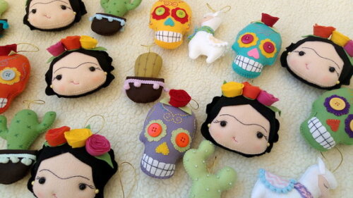 Pingentes Natalinos Frida Kahlo e Caveira Mexicana de feltro