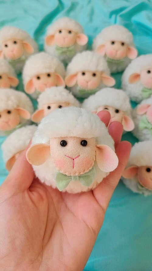 Lembrancinha Chaveiro Ovelhinha de Pelúcia e Feltro - Cópia