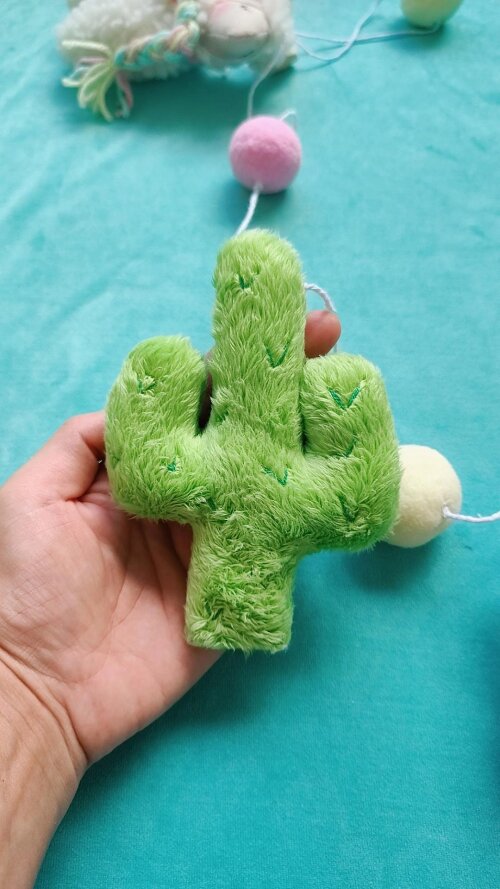 varal de berço lhamas e cactos de pelucia decoração infantil
