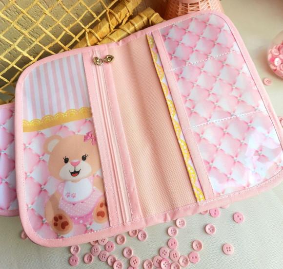 Capa Carteira De Vacina Com Bolsos Para Document+ Necessaire