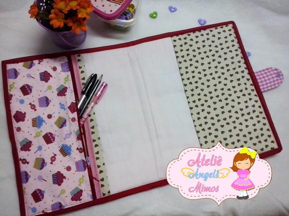 Capa para caderno 10 mt com bolso zíper