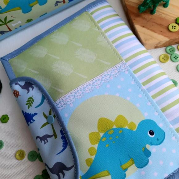 Capa para Carteira de Vacinação com Bolsos Dinossauro