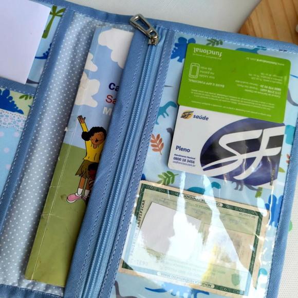 Capa para Carteira de Vacinação com Bolsos Dinossauro
