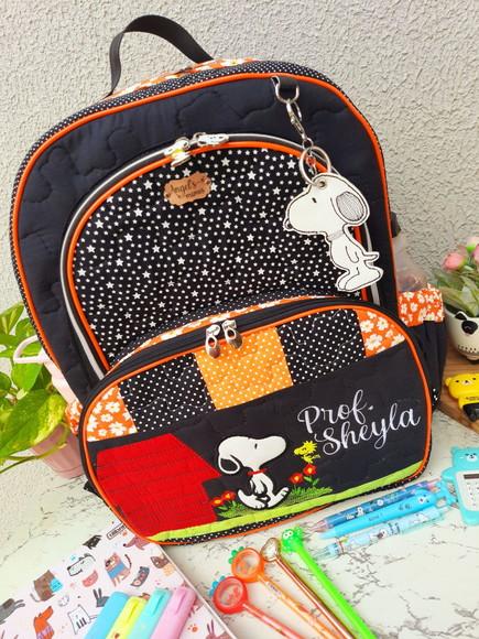 Mochila Tam. G Snoopy com Bolso para Notebook