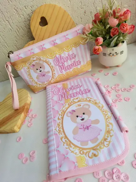 Capa Carteira De Vacina Com Bolsos Para Document+ Necessaire