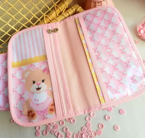 Capa Carteira De Vacina Com Bolsos Para Document+ Necessaire