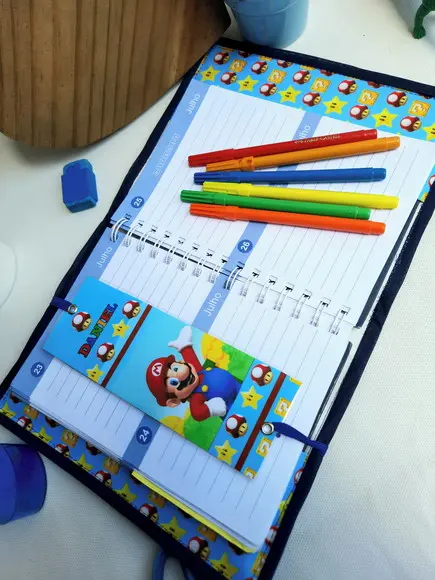 Capa de Agenda Escolar com Marca Pagina Mario