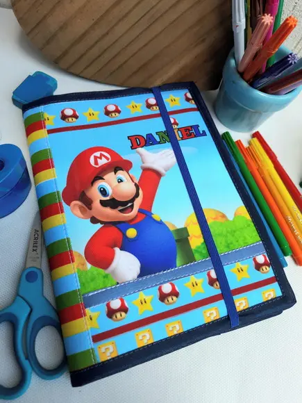 Capa de Agenda Escolar com Marca Pagina Mario