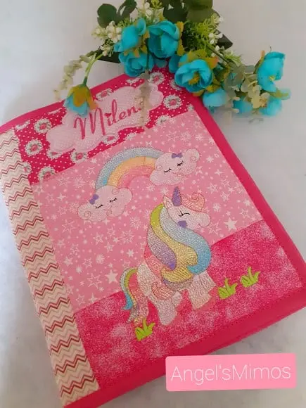 Capa de caderno unicórnio