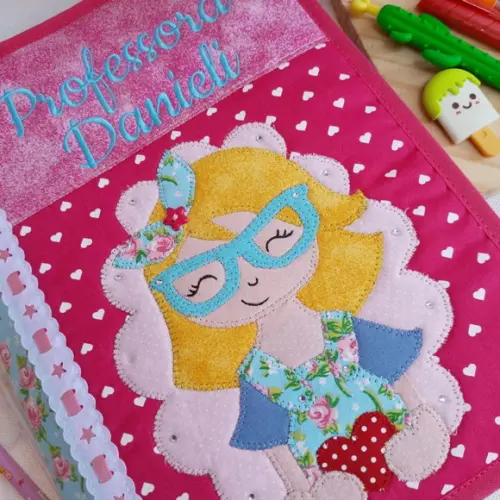 Capa De Caderno Patchwork 10 Matérias