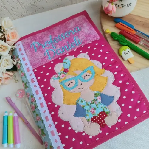 Capa De Caderno Patchwork 10 Matérias
