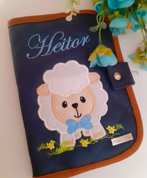 Capa de carteira de vacina ovelinha couro sintético