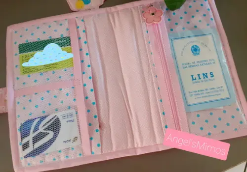 Capa de Carteirinha de vacinação menina com balões