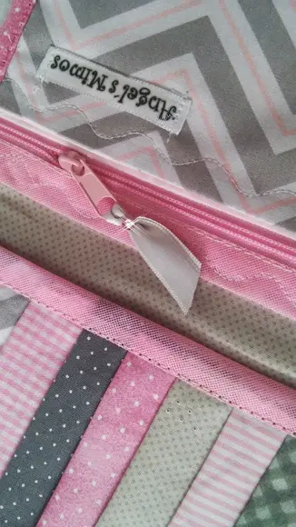 Carteira rosa e cinza patchwork