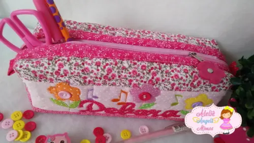 Estojo Box flores e notas musicais