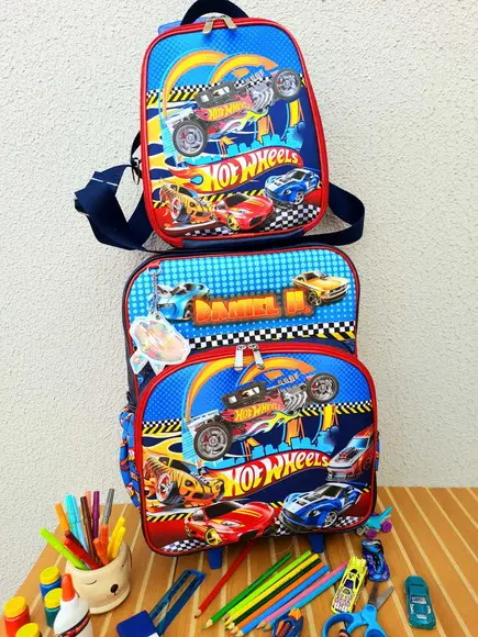 Mochila / Bolsa de Rodinhas e Lancheira Hotweels