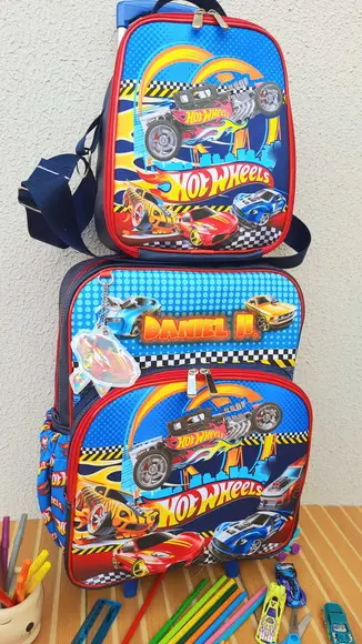 Mochila / Bolsa de Rodinhas e Lancheira Hotweels