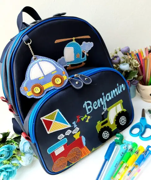 Mochila 3 divisoes Infantil couro sintético "brinquedos"