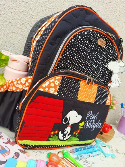 Mochila Tam. G Snoopy com Bolso para Notebook