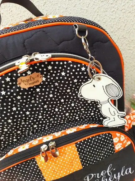 Mochila Tam. G Snoopy com Bolso para Notebook