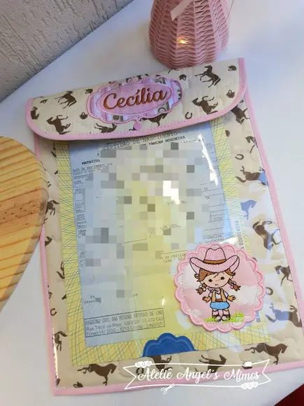 Porta certidao menina