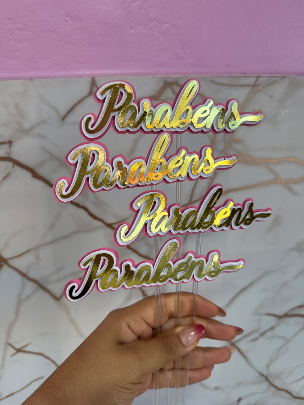 Topo de Bolo Personalizado 3D com Papel Metalizado Dourado - 4 PA