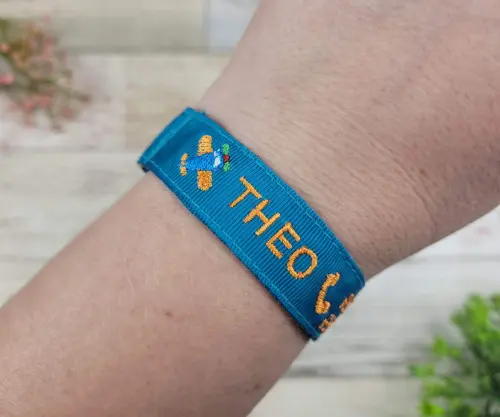 Pulseira de Identificação Infantil Personalizada – Nome e Telefone Bordado