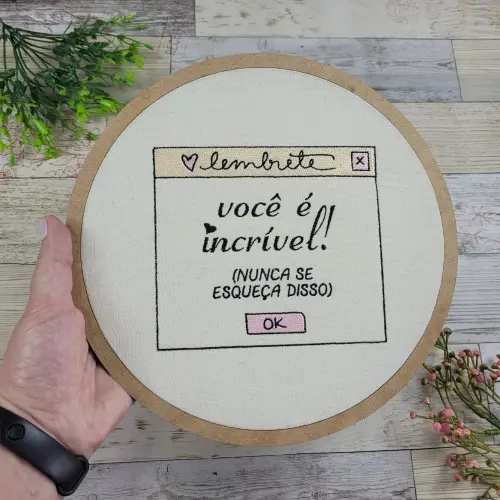 Quadro Bastidor Bordado Algodão Cru - você é Incrível