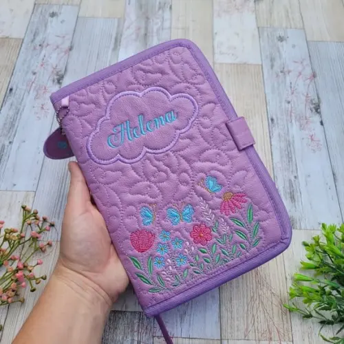 Capa Caderneta de Vacinação Flores e Borboletas Bordada Nome