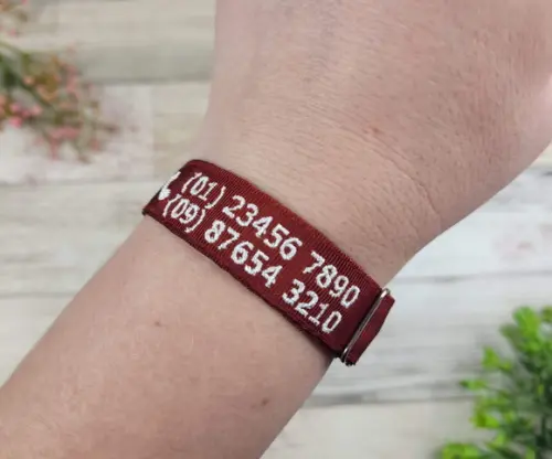 Pulseira de Identificação Personalizada - Bordô