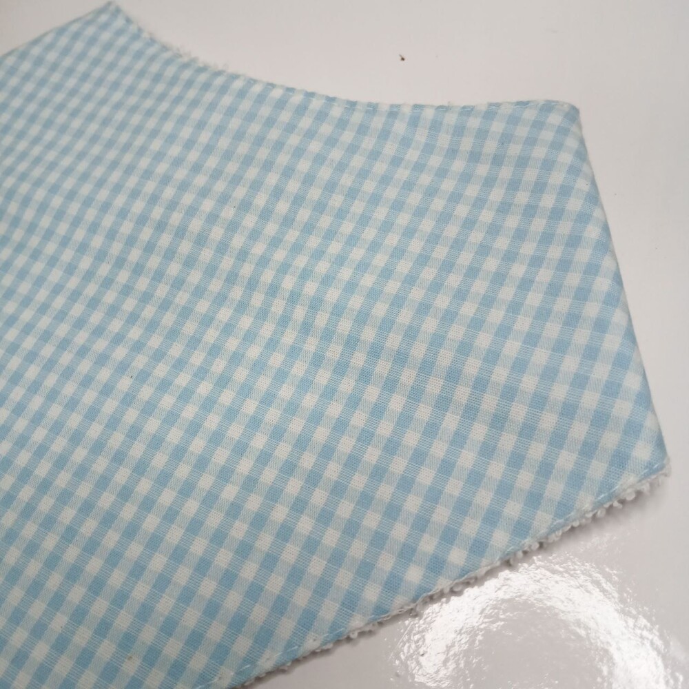 Babador Bandana Bebê Menino Xadrez Azul Claro - Algodão Absorve