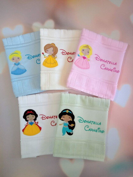 Kit com 5 Toalhinhas Bordadas - Princesas