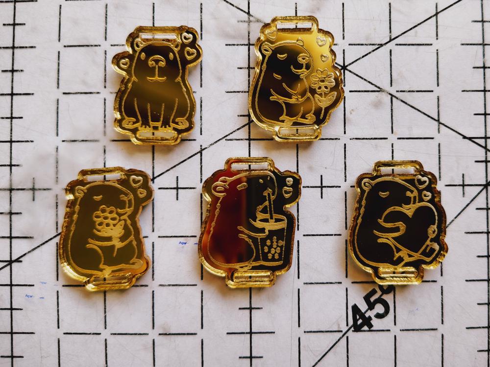 Kit 25 Passantes de Elástico Chato Capivara em Acrílico Dourado