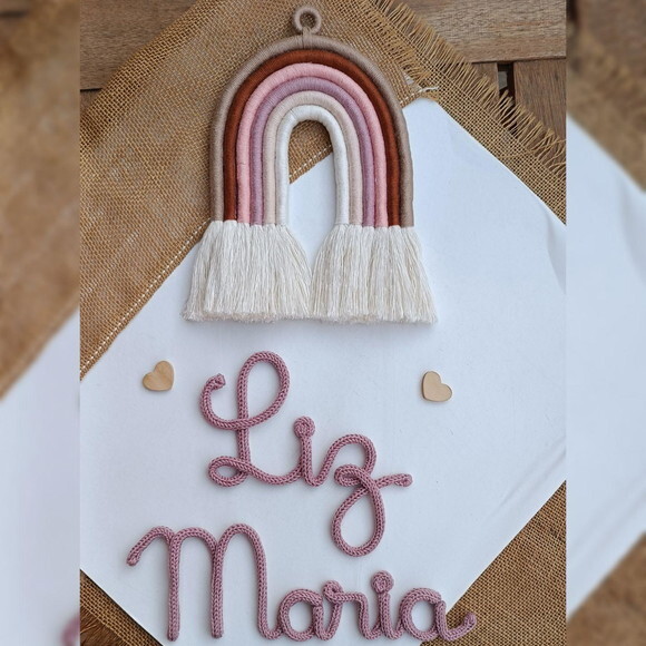 Arco Íris Boho + Nome 8 Letras em Tricotin