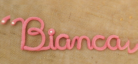 Bianca em Tricotin (ATENCAO A DESCRIÇÃO DO PRODUTO)